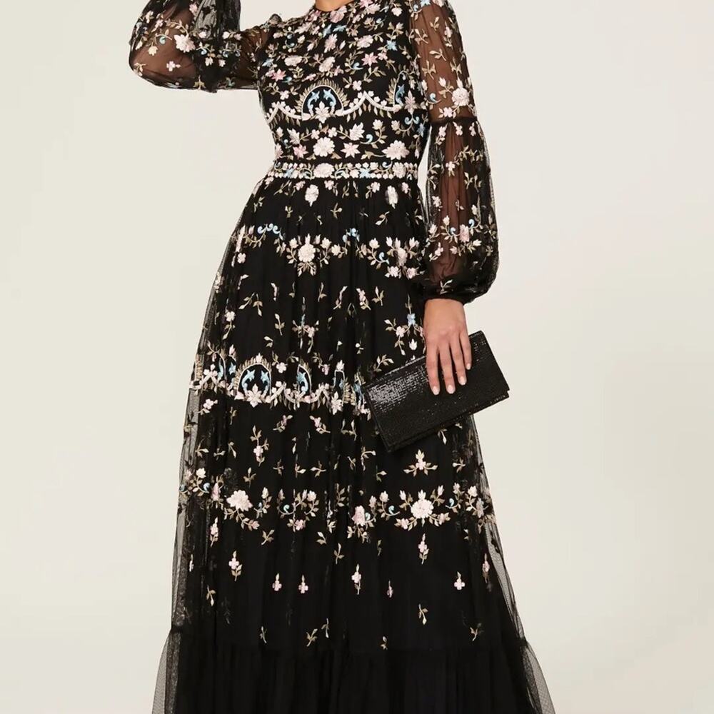 RTR Beautiful Long Mac Duggal Formal Gown/Dress Black Embroidered Sz 0 beaded